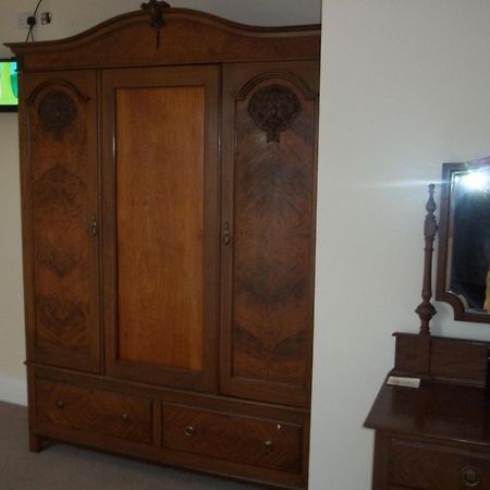 The Curragh Country House Accommodation 쥬브리지 객실 사진