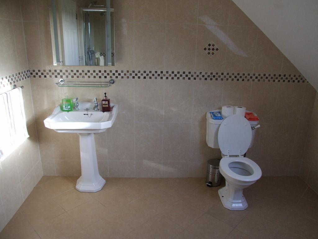 The Curragh Country House Accommodation 쥬브리지 객실 사진